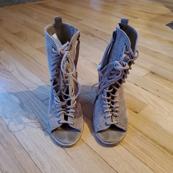 Dolce vita tan suede lace up block heels - Picture 3 of 7